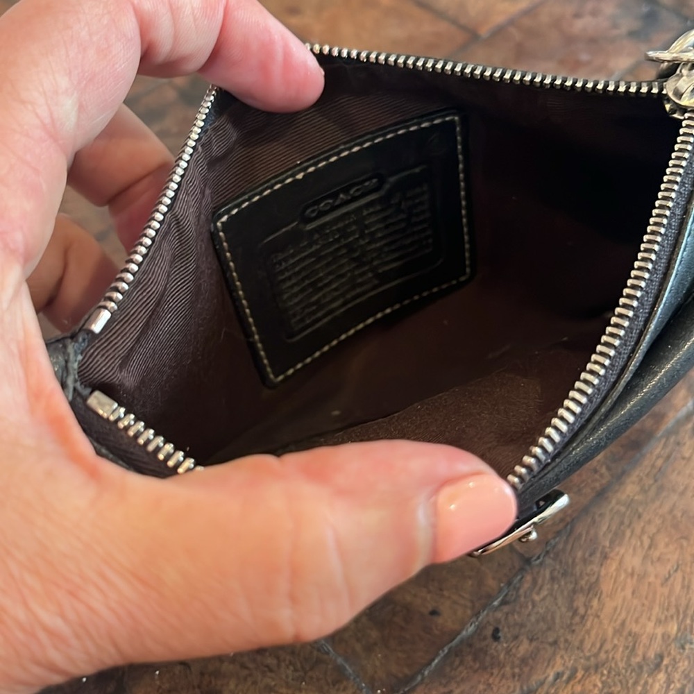 COACH Black leather Roomy Wristlet Purse. Not the tiny kind. - Picture 7 of 12